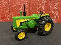 1/16 John Deere 830 2004 2 Cylinder Special Award NIB Ertl