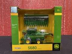 1/64 John Deere S680 Combine NIB Ertl