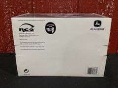 1/16 John Deere 830 2004 2 Cylinder Special Award NIB Ertl