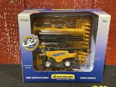 (3) 1/64 New Holland Combines