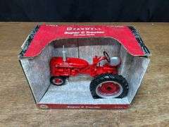 1/16 Farmall Super C NIB Ertl
