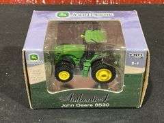 1/64 John Deere 8530 Authentics NIB Ertl