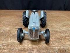 1/16 Ford 9N 1995 NFTM NIB Ertl