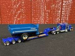 1/64 Kinze Semi w/Grain Cart