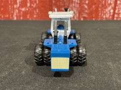 (2) 1/64 Kinze 640 Big Blue + 1305 Grain Cart SC