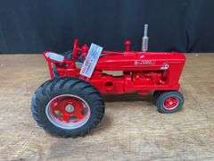 1/16 Farmall Super M-TA 2004 Red Power Round Up NIB SM
