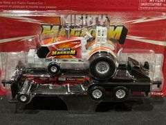 1/64 Case-IH Mighty Magnum Puller + Sled Set NIB Ertl