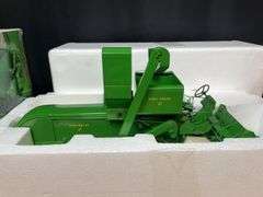 1/16 John Deere 45 Combine Prestige NIB Ertl