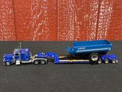 1/64 Kinze Semi w/Grain Cart