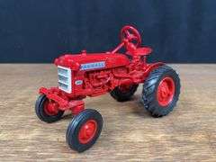 (2) 1/16 IH 140 + Farmall Cub Ertl