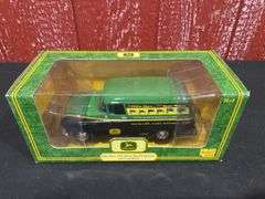 1/25 John Deere 1957 Chevy Truck Bank NIB Ertl