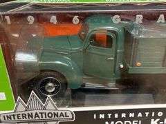 1/16 IH K-5 Grain Truck NIB DCP