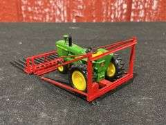 1/64 John Deere 3010 w/Farmhand Loader Custom