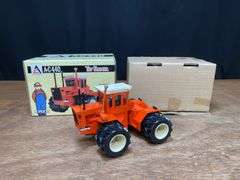 1/32 AC 440 NIB Ertl