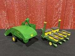 (2) 1/16 John Deere 12A Combine + Corn Planter Ertl