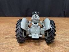 1/16 Ford 9N 1995 NFTM NIB Ertl