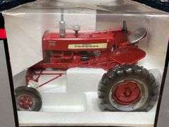 1/16 Farmall 450 Hi-Clear NIB SC