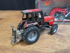 (4) 1/32 Case-IH Tractors + Spreaders Ertl