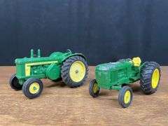 (2) 1/16 John Deere 820 + 2030 Ertl