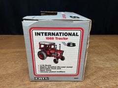 1/16 IH 1568 NIB Ertl