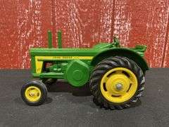 1/16 John Deere 820 Trumm
