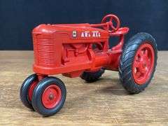(2) 1/16 Farmall M Product Miniature