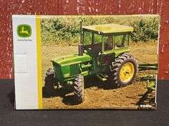 (2) 1/32 John Deere 4020 NIB Ertl