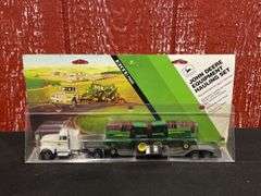1/64 John Deere Semi w/Tractors NIB Ertl