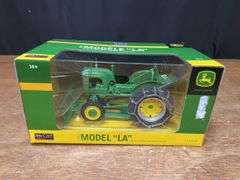 1/16 John Deere LA w/Blade NIB SC