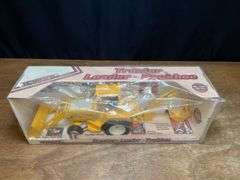 1/16 IH Backhoe NIB Ertl
