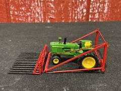 1/64 John Deere 3010 w/Farmhand Loader Custom