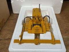 1/16 Caterpillar D2 w/Ripper NIB SC