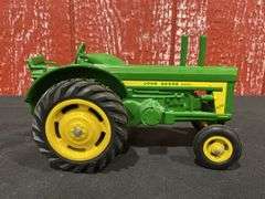 1/16 John Deere 820 Trumm