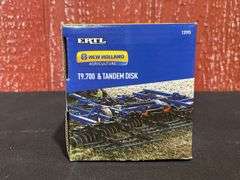 1/64 New Holland T9.700 + Disk Set NIB Ertl