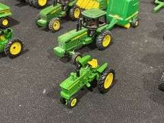 (13) 1/64 John Deere