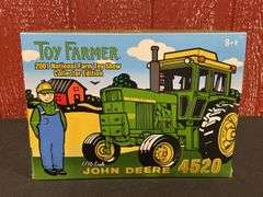 1/16 John Deere 4520 2001 NFTS NIB Ertl