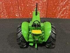 1/16 John Deere 830 2004 2 Cylinder Special Award NIB Ertl