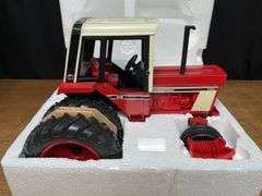 1/16 IH 1086 2004 TTT NIB Ertl