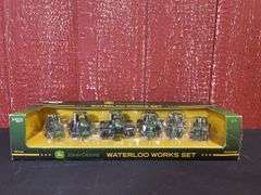 1/64 John Deere Waterloo Works Set NIB Ertl