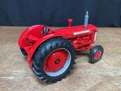 1/16 IH 650 1995 Wisconsin NIB Ertl