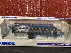 (2) 1/64 Kinze Planters SC