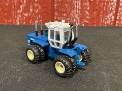 (2) 1/64 Kinze 640 Big Blue + 1305 Grain Cart SC