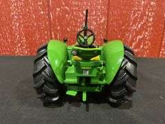 1/16 John Deere 830 2004 2 Cylinder Special Award NIB Ertl