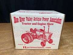 1/16 IH 1468 1995 Blue River Valley NIB Ertl