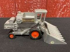 1/32 AC Gleaner Combine Ertl