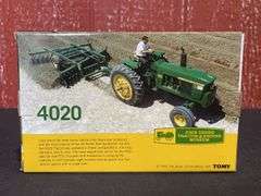 1/32 John Deere 4020 Tractor & Engine Museum NIB Ertl