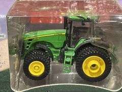 1/64 John Deere 8530 Authentics NIB Ertl