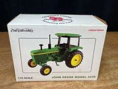 1/16 John Deere 4230 2004 Wisconsin NIB Ertl