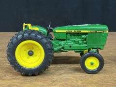 (2) 1/16 John Deere 2040 + 2640 Ertl