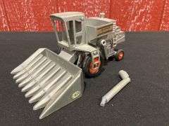 1/32 AC Gleaner Combine Ertl